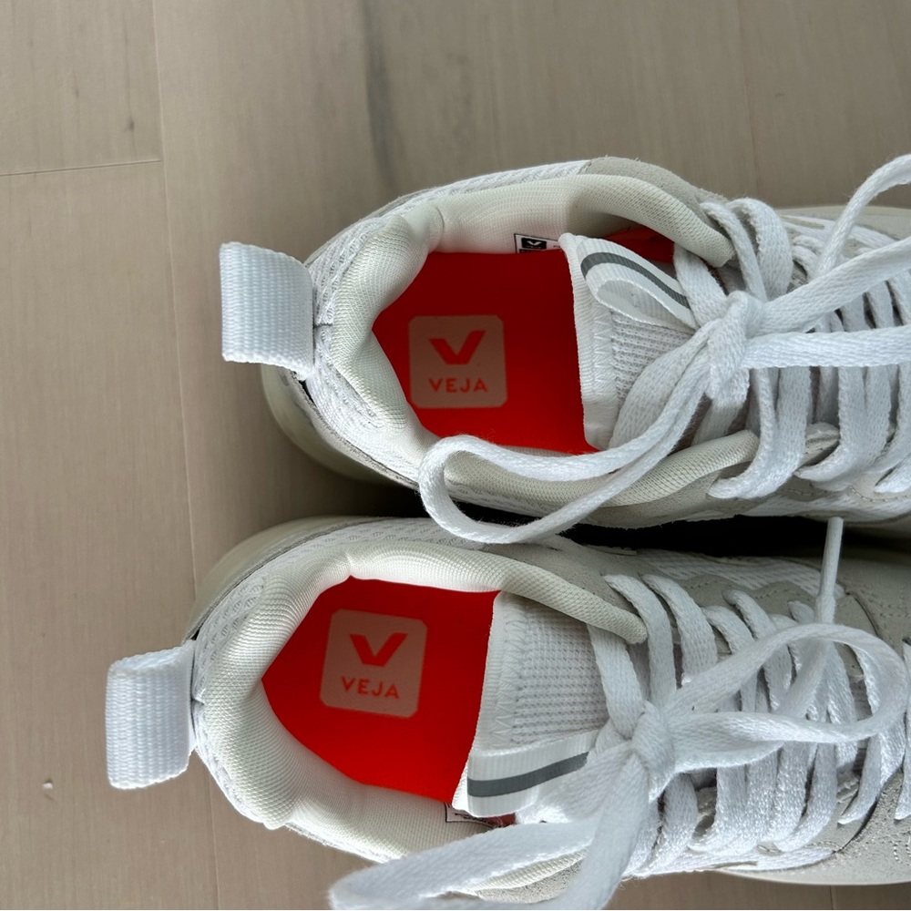 Veja Venturi II Women's Sneakers, Size 5, fits like a 6! Runs big. NWOT - Picture 9 of 15
